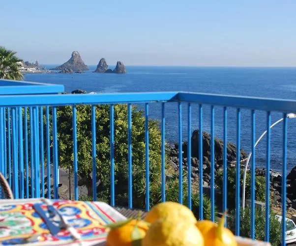 Casa Il Delfino * Aci Castello